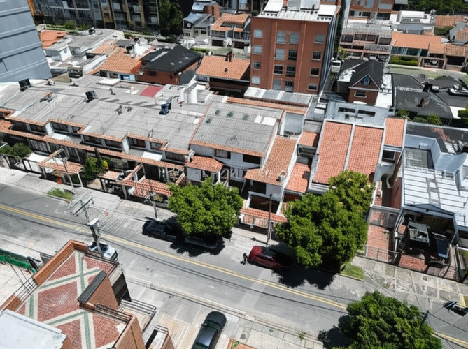 Casa en venta en Los Cedros, Bogotá, 810 m² · foto 8 de 13
