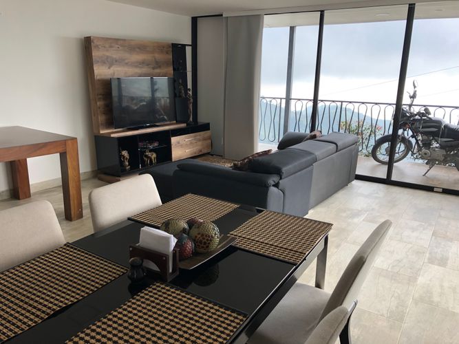 Casa de 6 alcobas en venta en Altavista, Medellín, 434 m² · foto 2 de 11