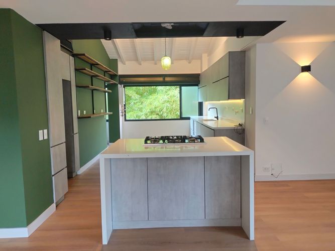 Apartamento de 3 alcobas en arriendo en El Poblado, Medellín, 235 m² · foto 5 de 20