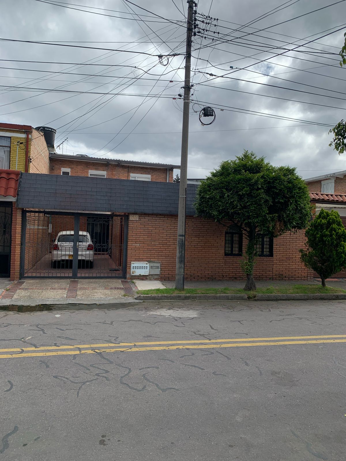 Casa en venta en La Esmeralda, Bogotá · foto 2 de 24