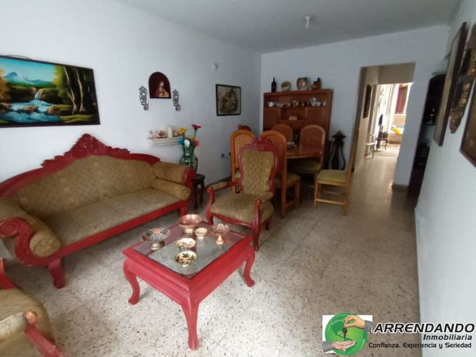 Casa de 5 alcobas en venta en La Independencia, Itagüí, 141 m² · foto 3 de 6