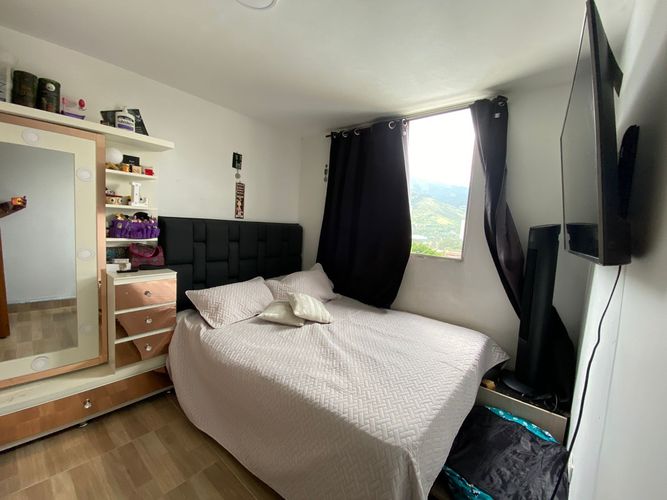Apartamento de 3 alcobas en venta en La Navarra, Bello, 46 m² · foto 3 de 12