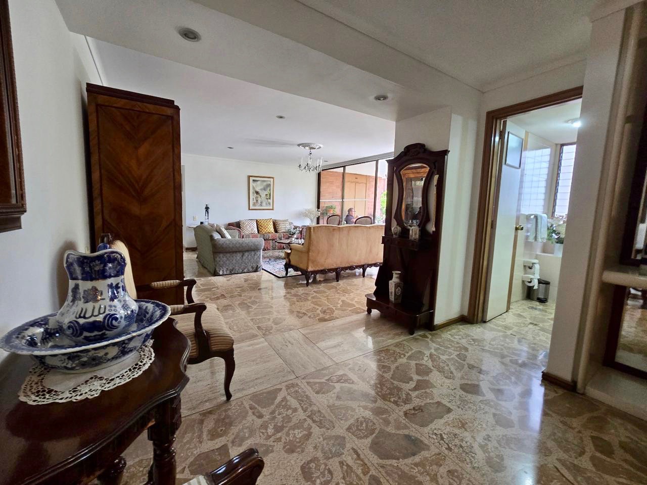 Apartamento en venta en El Poblado, Medellín 5
