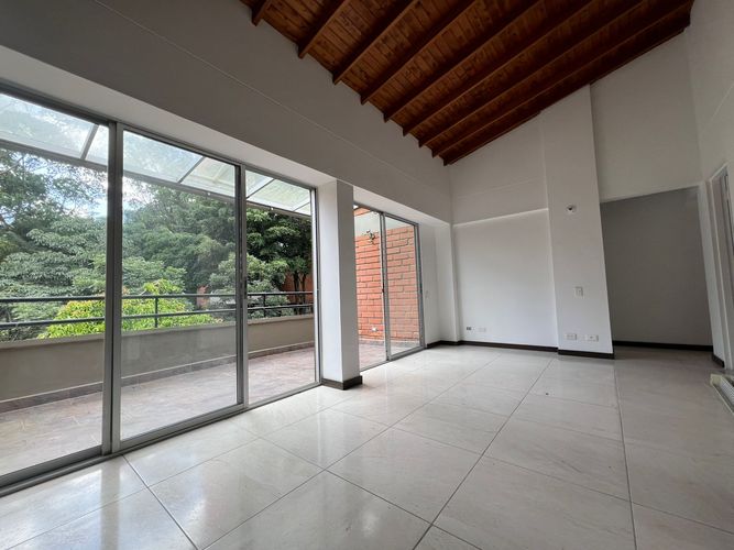 Apartamento de 3 alcobas en arriendo en Conjunto Residencial Isla Fuerta, Envigado, 89 m² · foto 2 de 17