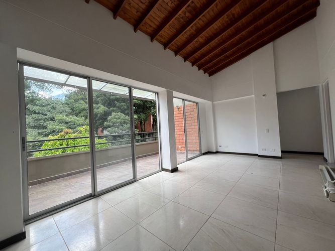 Apartamento de 3 alcobas en arriendo en Conjunto Residencial Isla Fuerta, Envigado, 89 m² · foto 3 de 17
