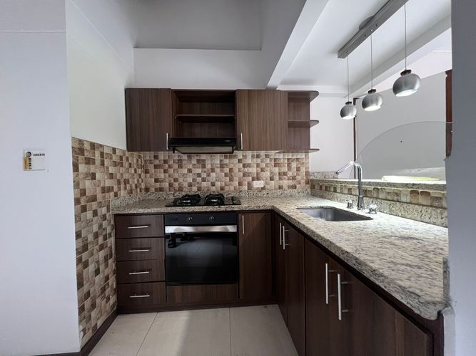 Apartamento de 3 alcobas en arriendo en Conjunto Residencial Isla Fuerta, Envigado, 89 m² · foto 5 de 17