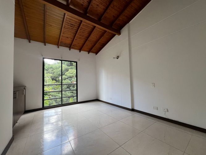 Apartamento de 3 alcobas en arriendo en Conjunto Residencial Isla Fuerta, Envigado, 89 m² · foto 6 de 17