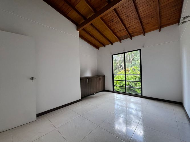 Apartamento de 3 alcobas en arriendo en Conjunto Residencial Isla Fuerta, Envigado, 89 m² · foto 7 de 17