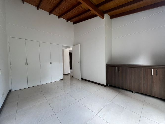 Apartamento de 3 alcobas en arriendo en Conjunto Residencial Isla Fuerta, Envigado, 89 m² · foto 8 de 17