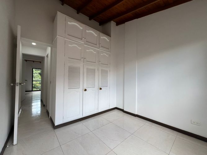 Apartamento de 3 alcobas en arriendo en Conjunto Residencial Isla Fuerta, Envigado, 89 m² · foto 9 de 17