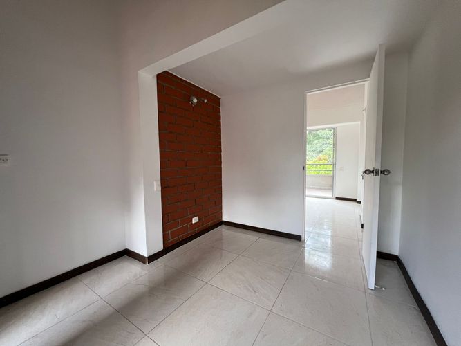 Apartamento de 3 alcobas en arriendo en Conjunto Residencial Isla Fuerta, Envigado, 89 m² · foto 12 de 17