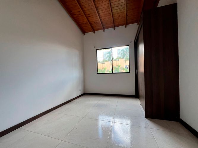 Apartamento de 3 alcobas en arriendo en Conjunto Residencial Isla Fuerta, Envigado, 89 m² · foto 13 de 17