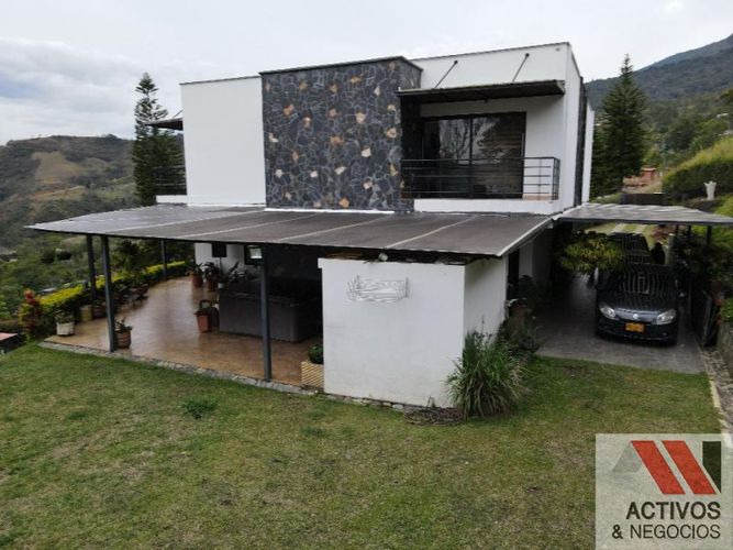 Finca en venta en Machado, Copacabana, 2800 m² · foto 2 de 9