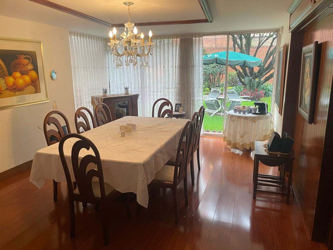 Casa de 4 alcobas en venta en Chicó Navarra, Bogotá, 619 m² · foto 4 de 24