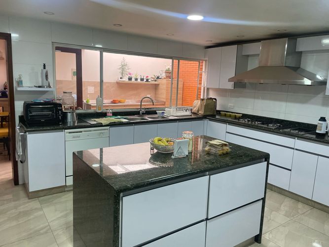 Casa de 4 alcobas en venta en Chicó Navarra, Bogotá, 619 m² · foto 3 de 24