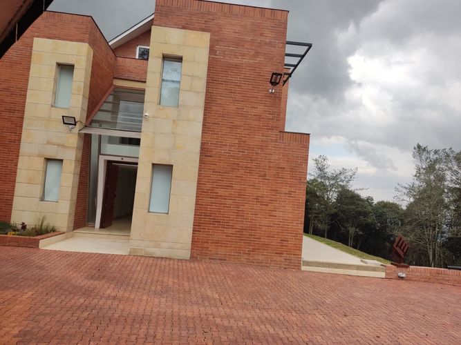 Casa de 6 alcobas en venta en Yerbabuena, Sopó, 700 m² · foto 3 de 24