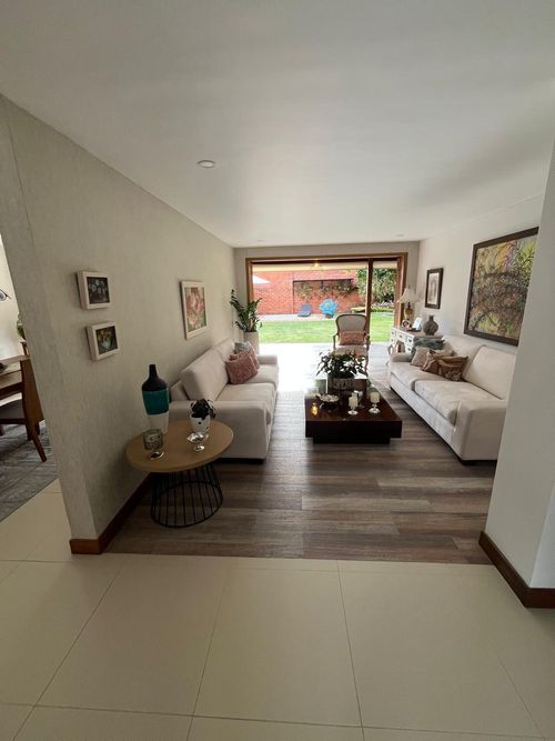 Casa de 5 alcobas en venta en Urbanizacion El Rincon Del Lago, Bucaramanga, 300 m² · foto 2 de 24
