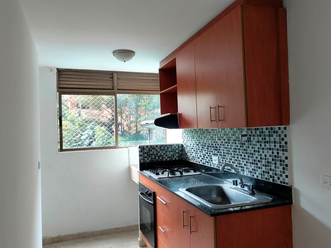 Apartamento de 2 alcobas en arriendo en El Poblado, Medellín, 63 m² · foto 3 de 12