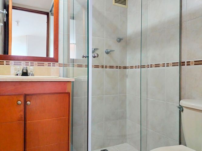 Apartamento de 2 alcobas en arriendo en El Poblado, Medellín, 63 m² · foto 10 de 12