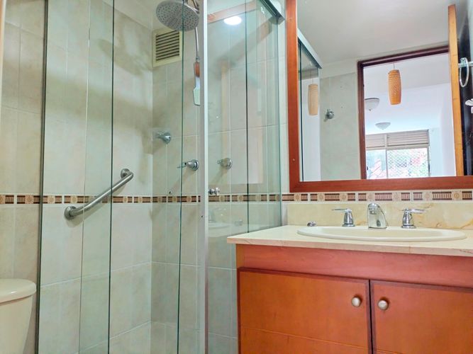 Apartamento de 2 alcobas en arriendo en El Poblado, Medellín, 63 m² · foto 11 de 12
