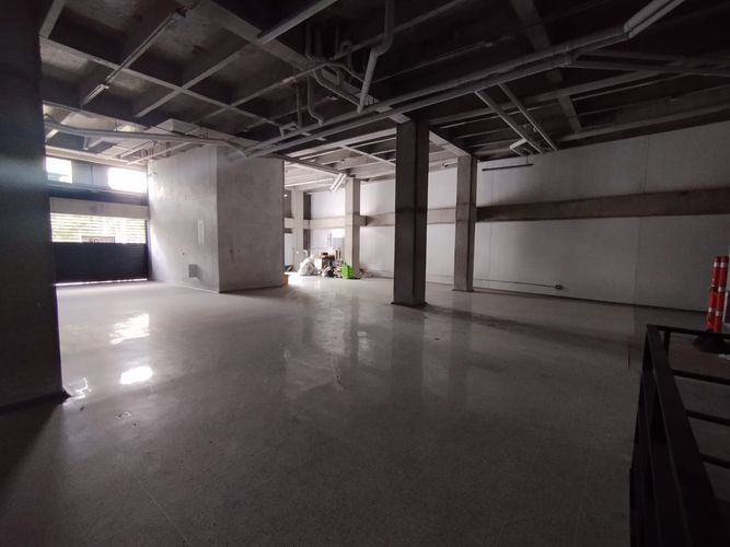 Bodega en arriendo en Jardines Montesacro, Itagüí, 330 m² · foto 3 de 9