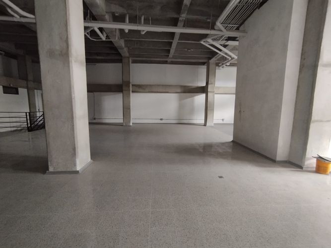 Bodega en arriendo en Jardines Montesacro, Itagüí, 330 m² · foto 5 de 9