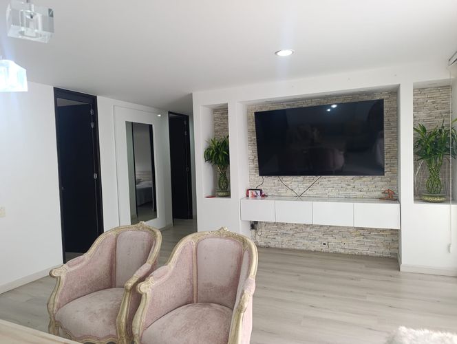 Apartamento de 3 alcobas en venta en El Poblado, Medellín, 127 m² · foto 2 de 19