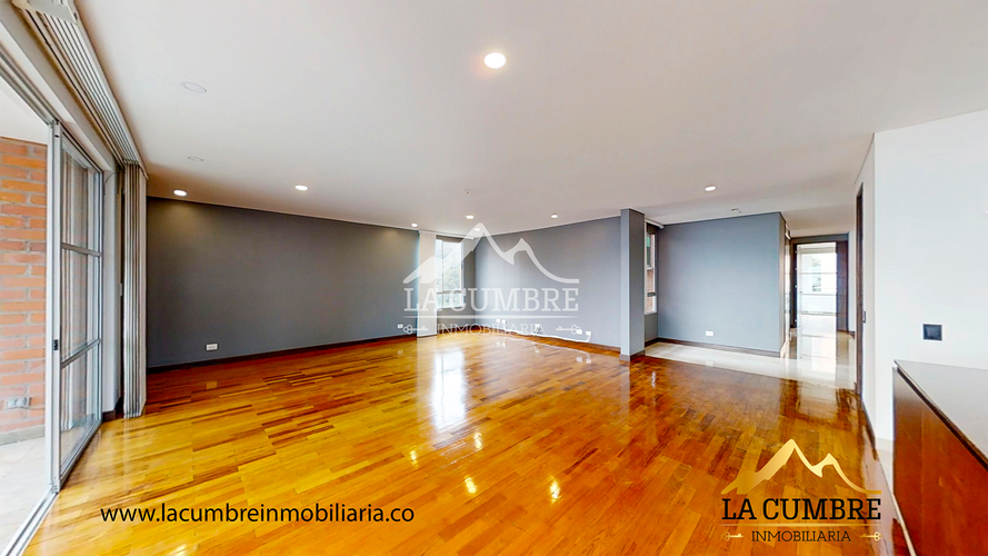 Apartamento de 3 alcobas en arriendo en La Calera, Medellín, 255 m² · foto 3 de 16
