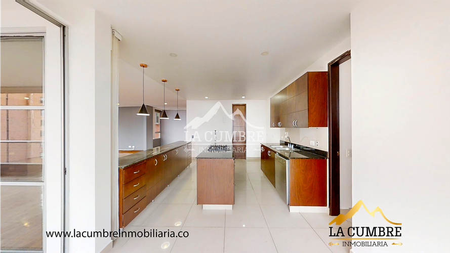 Apartamento de 3 alcobas en arriendo en La Calera, Medellín, 255 m² · foto 7 de 16