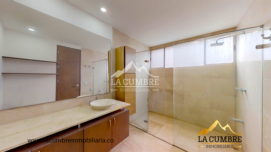 Apartamento de 3 alcobas en arriendo en La Calera, Medellín, 255 m² · foto 13 de 16