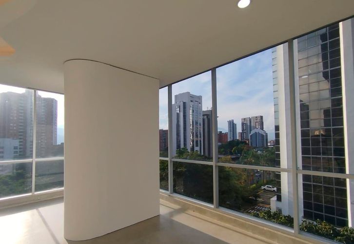 Oficina en arriendo en El Castillo, Medellín, 54 m² · foto 2 de 8