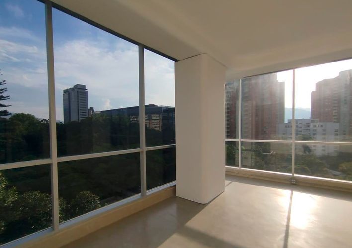 Oficina en arriendo en El Castillo, Medellín, 54 m² · foto 3 de 8