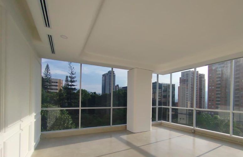 Oficina en arriendo en El Castillo, Medellín, 54 m² · foto 5 de 8