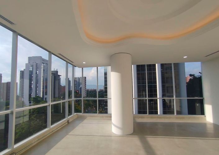 Oficina en arriendo en El Castillo, Medellín, 54 m² · foto 6 de 8