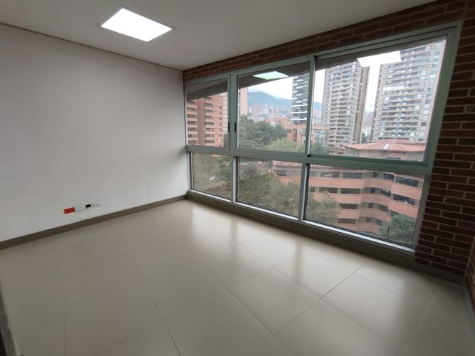Oficina en arriendo en El Poblado, Medellín, 140 m² · foto 3 de 9