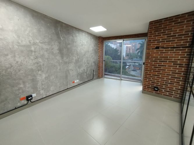 Oficina en arriendo en El Poblado, Medellín, 140 m² · foto 4 de 9