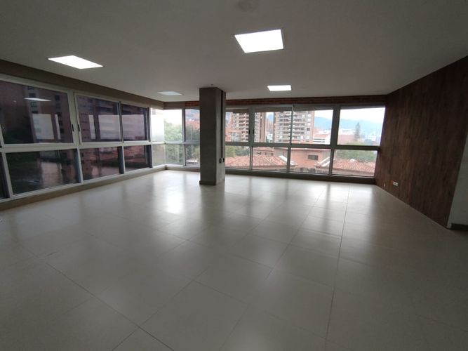 Oficina en arriendo en El Poblado, Medellín, 140 m² · foto 5 de 9