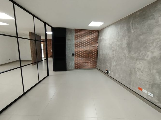 Oficina en arriendo en El Poblado, Medellín, 140 m² · foto 6 de 9