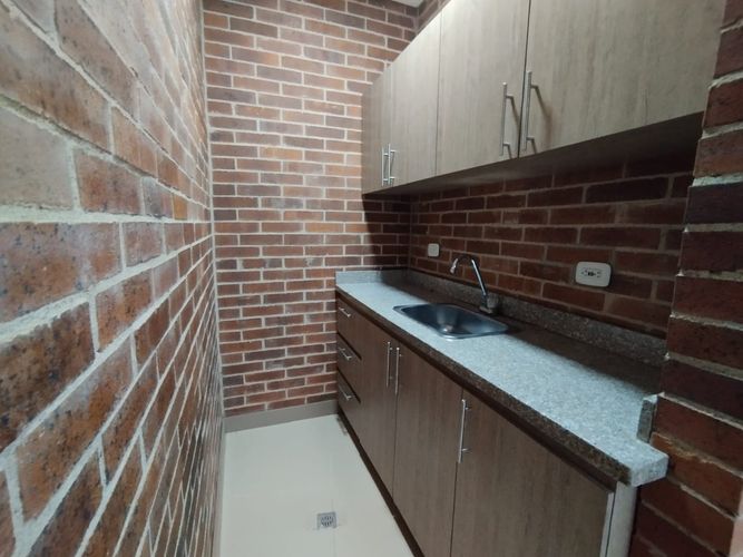 Oficina en arriendo en El Poblado, Medellín, 140 m² · foto 8 de 9