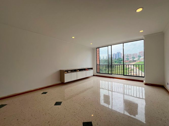 Apartamento de 3 alcobas en arriendo en Los Balsos, Medellín, 115 m² · foto 2 de 16