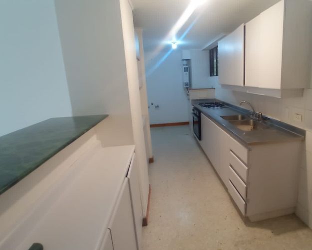 Apartamento de 3 alcobas en arriendo en Los Balsos, Medellín, 115 m² · foto 5 de 16