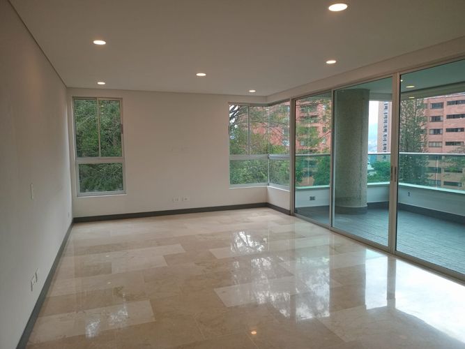 Apartamento de 3 alcobas en venta en El Poblado, Medellín, 146 m² · foto 2 de 18