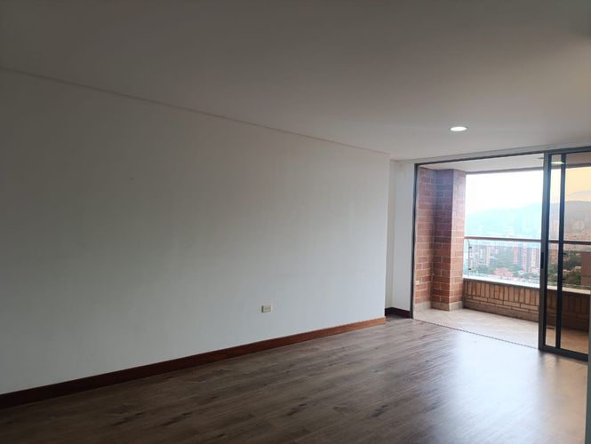 Apartamento de 2 alcobas en arriendo en El Poblado, Medellín, 82 m² · foto 2 de 16