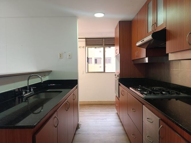 Apartamento de 2 alcobas en arriendo en El Poblado, Medellín, 82 m² · foto 6 de 16