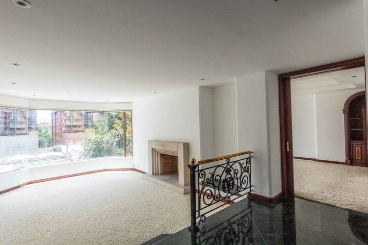 Apartamento de 3 alcobas en venta en Chico Norte, Bogotá, 250 m² · foto 2 de 19