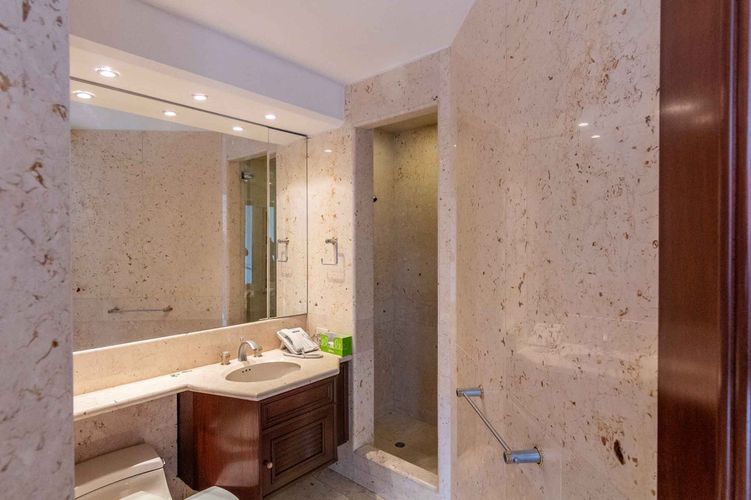 Apartamento de 3 alcobas en venta en Chico Norte, Bogotá, 250 m² · foto 11 de 19