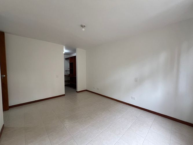 Apartamento de 3 alcobas en arriendo en Camino Verde, Envigado, 90 m² · foto 4 de 19
