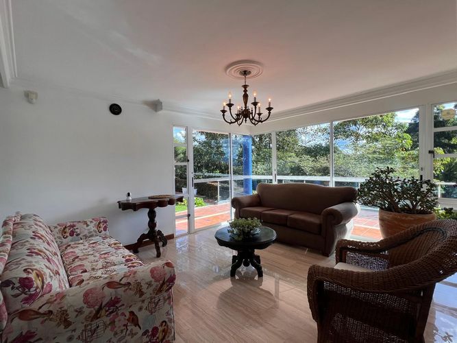 Casa de 3 alcobas en venta en El Poblado, Medellín, 455 m² · foto 3 de 20