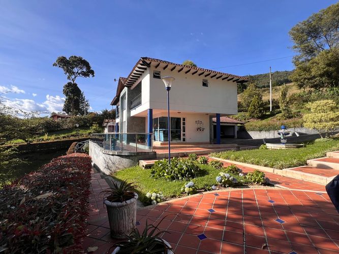 Casa de 3 alcobas en venta en El Poblado, Medellín, 455 m² · foto 19 de 20
