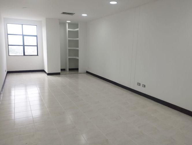 Oficina en arriendo en El Poblado, Medellín, 40 m² · foto 2 de 17